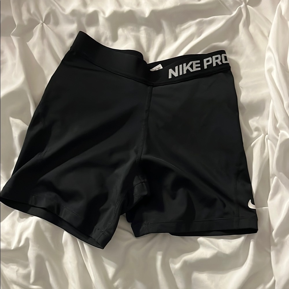 Nike Pro Women's Black Shorts 5 inch